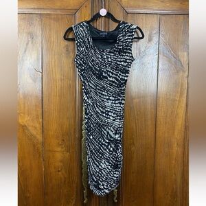 EN FOCUS STUDIO Fitted Stretch Bodycon Dress Woman’s 4 Sleeveless Black/White